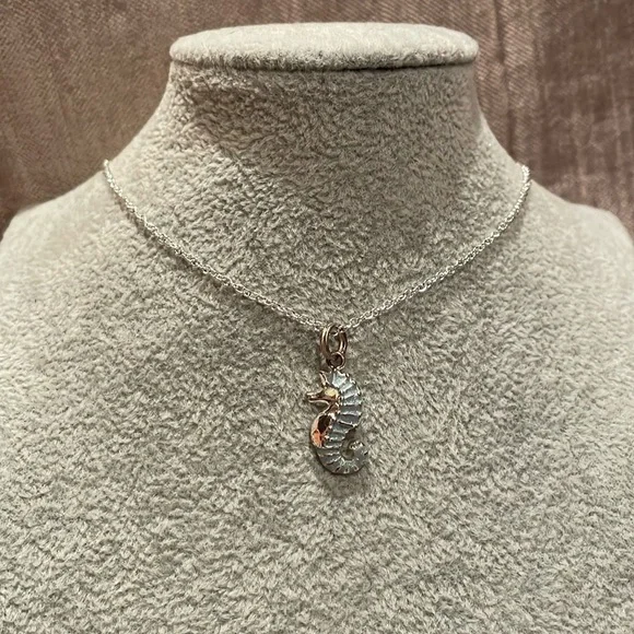 Blue Sparkling Sea Horse 925 Sterling Silver & 18” plated silver chain - Picture 5 of 7